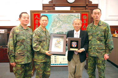 陸軍六軍團支援八八水災林政則頒感謝牌(圖)