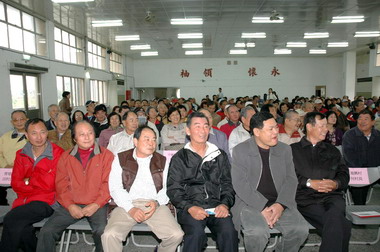 新豐辦基層幹部地方自治座談會(圖)