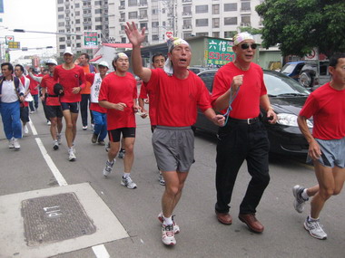 看見希望的路口第二屆環台路跑(圖)