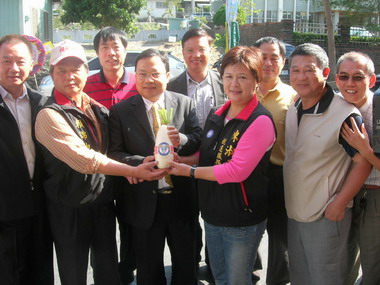 台北體院校友會為縣議員候選人陳淑惠加油(圖)