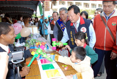 苗栗辦感恩情舊物暨美食義賣園遊會(圖)