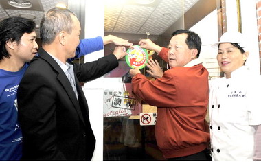 劉政鴻拒美牛內臟楊長鎮：表態太慢(圖)