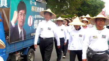 參加人民做主運動楊長鎮盼擺脫派系政治(圖)