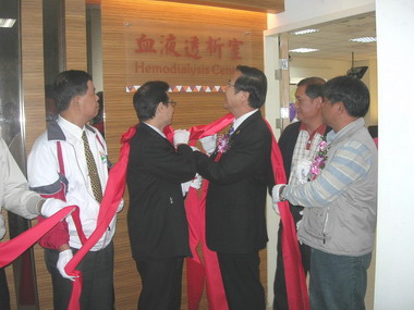 全國首例衛生所透析室在信義鄉衛生所開張(圖)