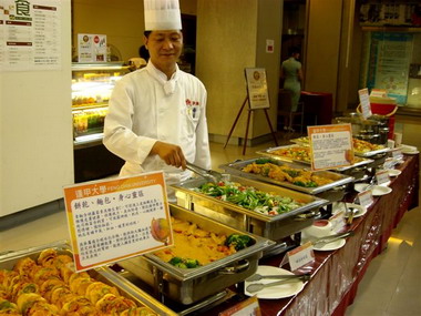 逢甲大學推心靈環保-心森活運動(圖)