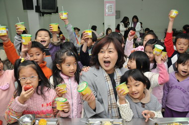 學校午餐多蔬食，節能減碳愛地球(圖)