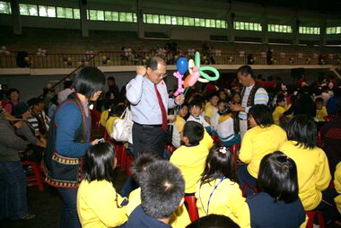 台船公司「圓夢計劃」溫暖88水災受災孩童(圖)