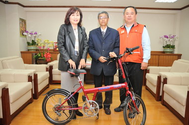 蘇治芬捐贈10萬元協助信義育幼院遷建(圖)