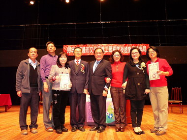 張通榮市長頒獎表揚文化局資深義工(圖)