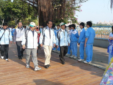 東港鎮東新國中綠蔭通學步道啟用(圖)