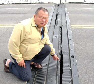 福田橋伸縮縫及護欄裂縫擴大岌岌可危(圖)