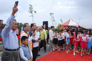 大鵬灣環灣道路通車(圖)