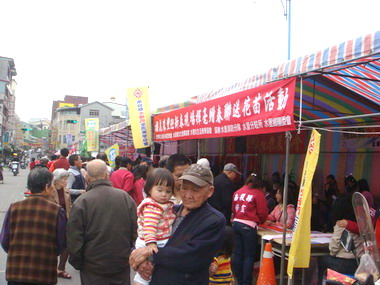 福虎森豐迎新歲贈苗木及春聯活動(圖)