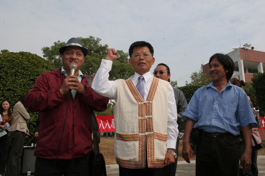 歡送莫拉克安置民眾返鄉(圖)