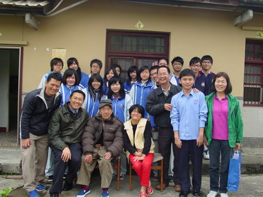 寒冬送暖明道中學師生今展開社區關懷活動(圖)
