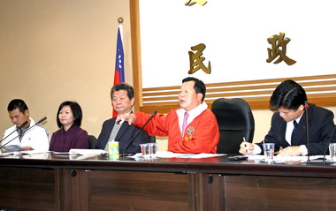 苗栗縣府爭取籌設完全中學(圖)