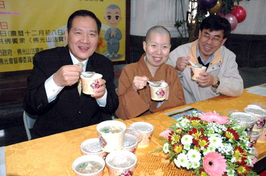 竹市法寶寺辦法寶節溫馨臘八情活動(圖)