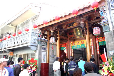 金華府進行安座典禮(圖)