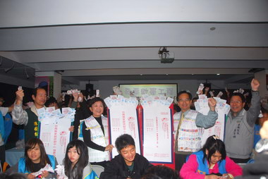 蘇煥智伉儷扮發票達人 籲請響應發票傳愛(圖)