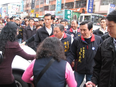 立委補選倒數最後一天余文欽掃街拜票(圖)