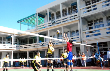 劉政鴻為竹竹苗四縣市國中 小排球聯賽打氣(圖)