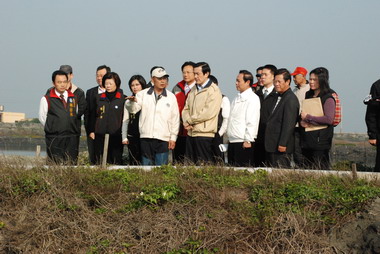 馬英九訪視彰化文蛤養殖場(圖)