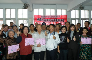 高樹鄉樂齡老人電腦班結業(圖)