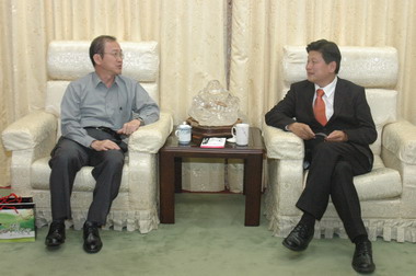 花蓮林區管理處長張彬今拜會傅崐萁(圖)