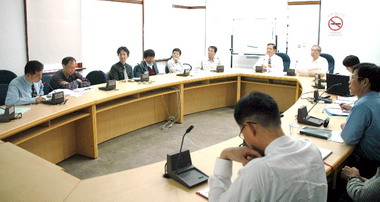 許明財主持新竹市人行環境改善座談會(圖)