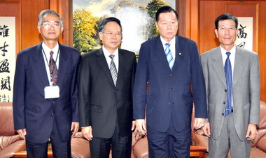 高雄市商業會理事長黃和平拜會關稅局(圖)