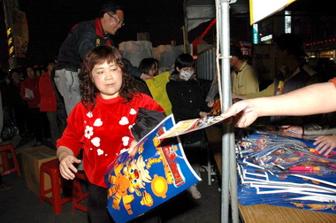 邱鏡淳邀請鄉親欣賞元宵「雙主燈」(圖)