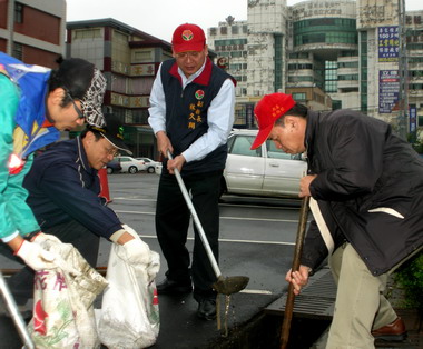 「慶新春、迎金虎」大掃除誓師大會(圖)