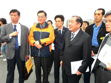 張通榮會勘路口劃設行人穿越道可行性(圖)