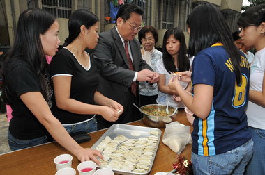 加工區高雄分處與外籍勞工同樂迎新春(圖)