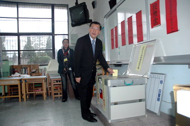 立委缺額補選邱鏡淳籲鄉親踴躍投票(圖)