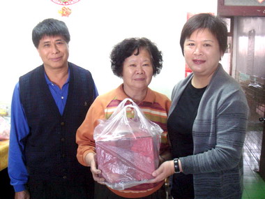 家扶中心扶幼委員關心弱勢家庭兒童(圖)