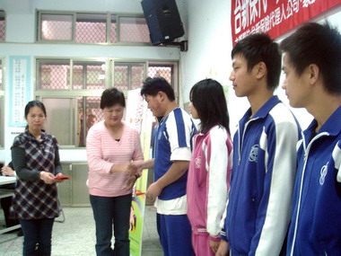 災區兒童守護計劃獎助學金頒獎典禮(圖)