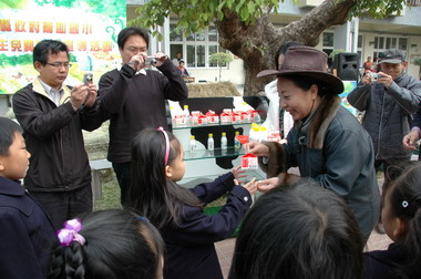 嘉縣府免費提供學童喝鮮奶政策開跑(圖)