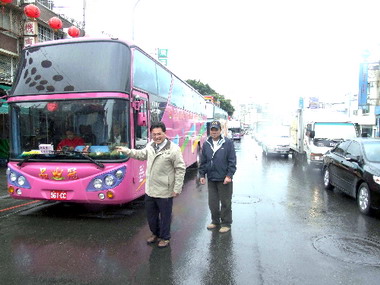 邱建富巡視南瑤宮解決數十年停車問題(圖)