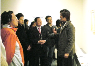 推動藝術劉政鴻帶領校長參觀梵谷展(圖)