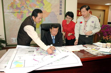 邱鏡淳：將提供更妥適地點供特教學校選擇(圖)