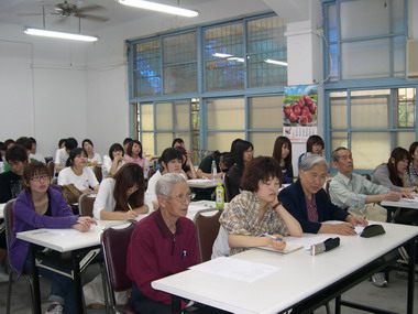 長青學苑水準高 東京女子前往觀摩(圖)