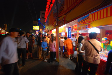 燈會創造滿滿錢潮 商家小販笑顏逐開(圖)