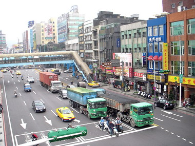市府會勘忠一路等繪行人穿越道線可行性(圖)