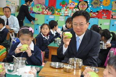 呼籲大家多吃芭樂 為健康加分幫助農民(圖)