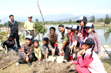 台東紀念國父逝世85週年暨慶祝植樹節(圖)