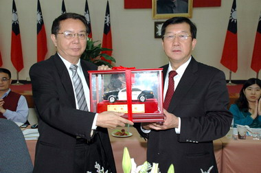 交通部道安考核讚許竹縣開闢機車道(圖)