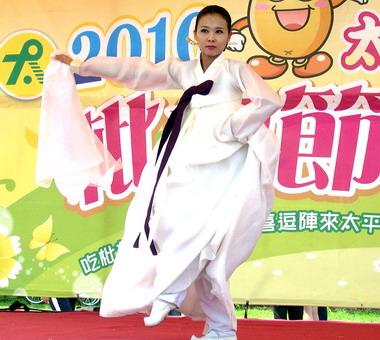 太平枇杷節活動韓國傳統舞蹈驚豔全場(圖)