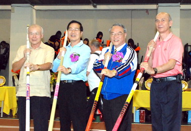 全國中上學校室內撐竿跳高賽開幕典禮(圖)