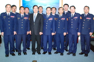 南投縣警察局新、卸分局長今天交接(圖)